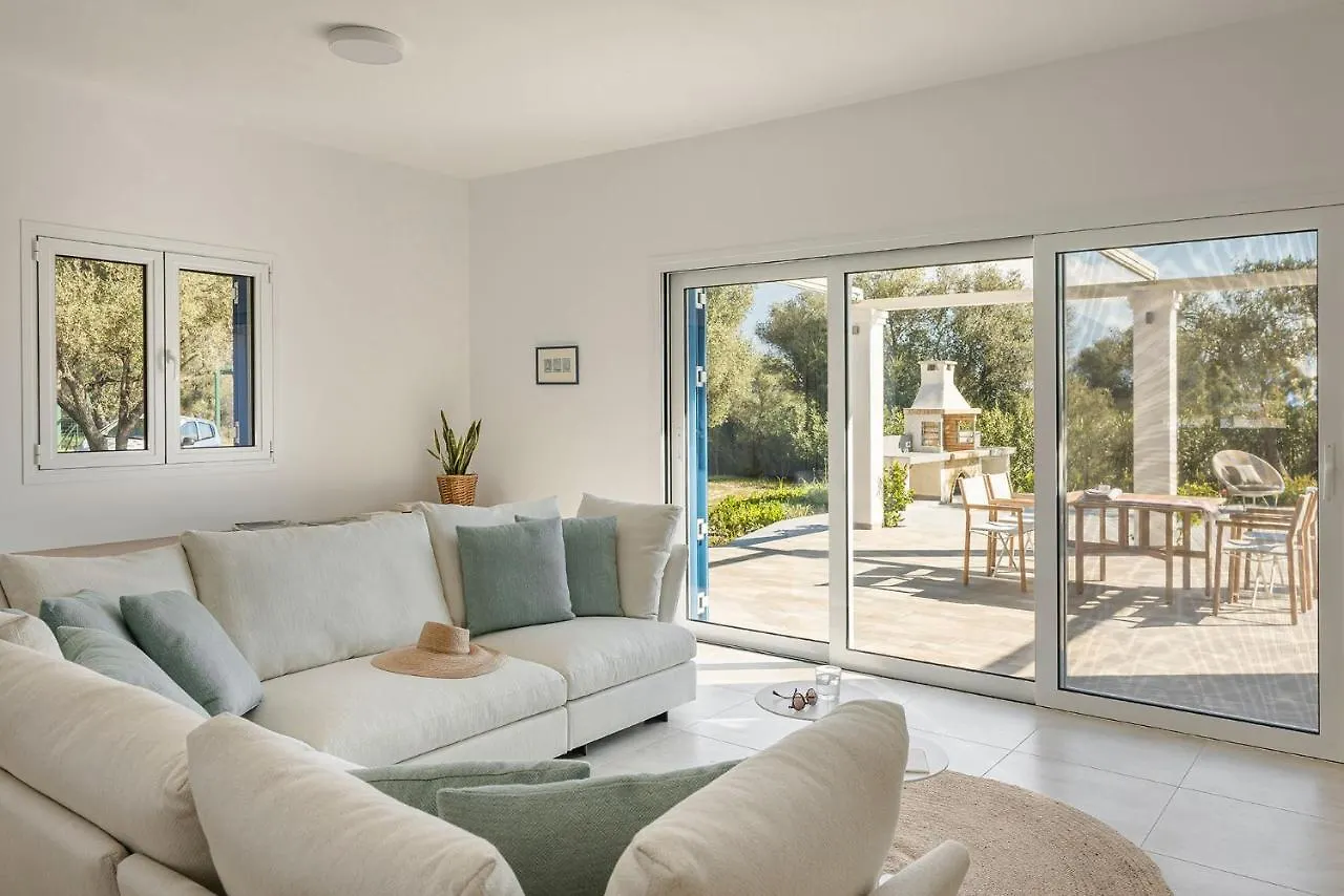 Villa Laura - Serene Escape With A Private Pool 스파르티아 그리스