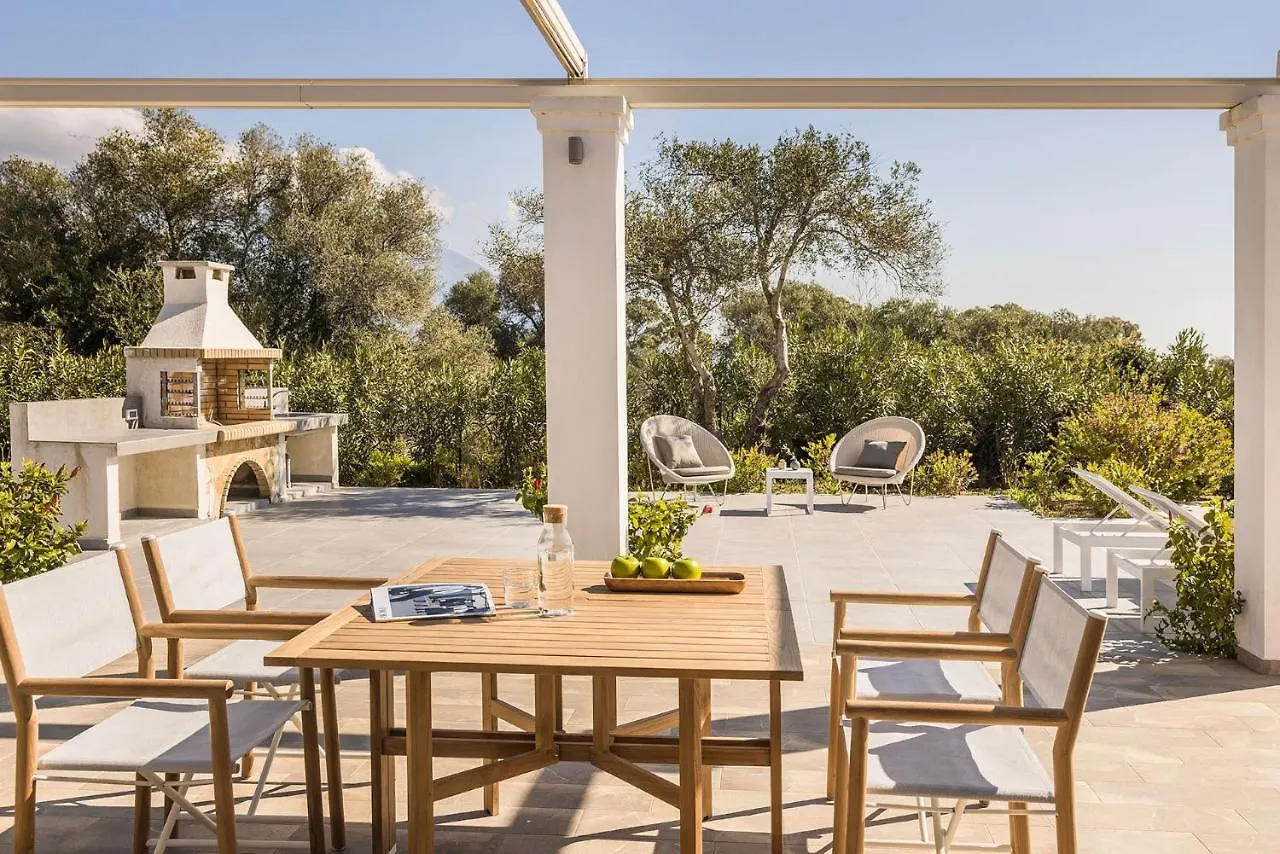 Villa Laura - Serene Escape With A Private Pool 스파르티아 그리스