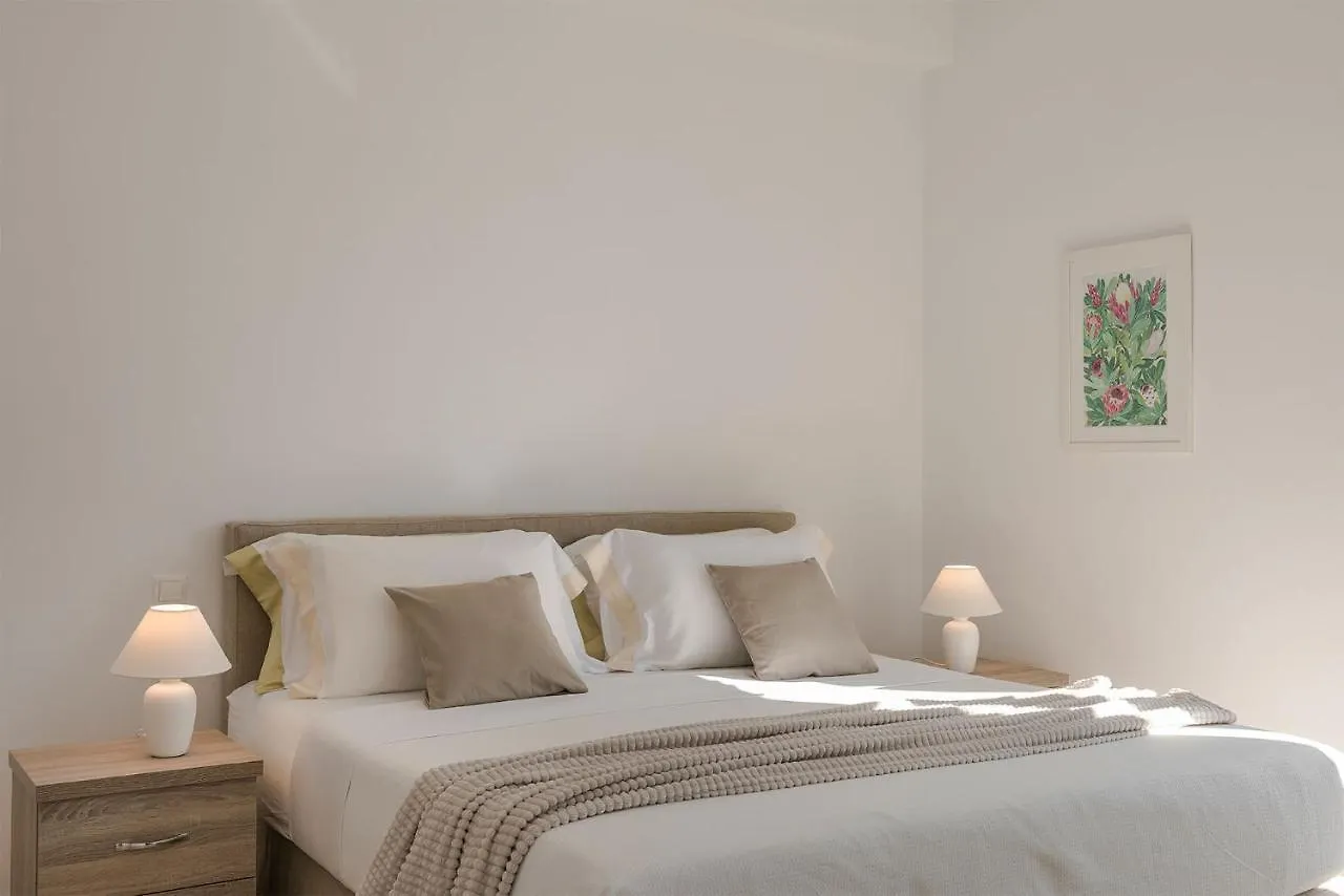 Villa Laura - Serene Escape With A Private Pool 스파르티아