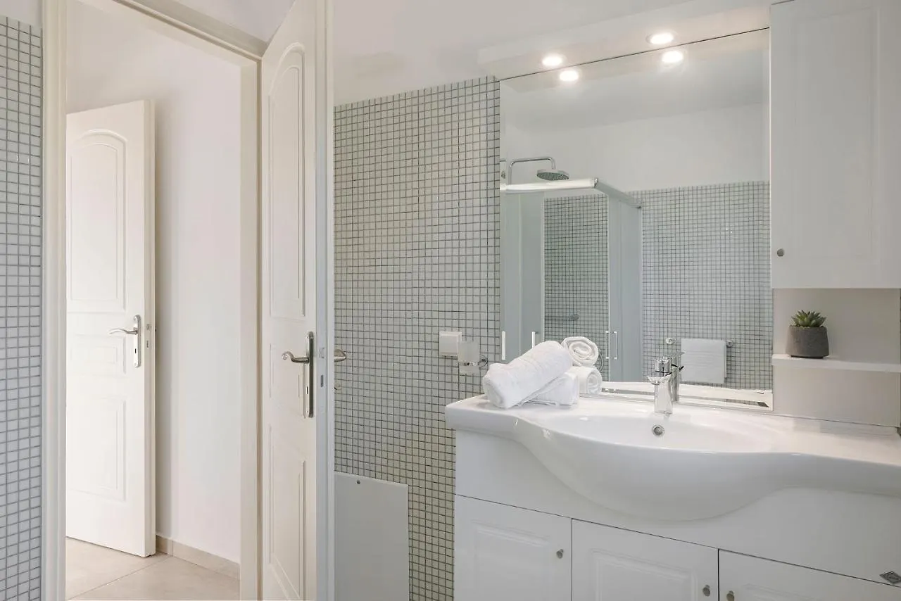 Villa Laura - Serene Escape With A Private Pool 스파르티아
