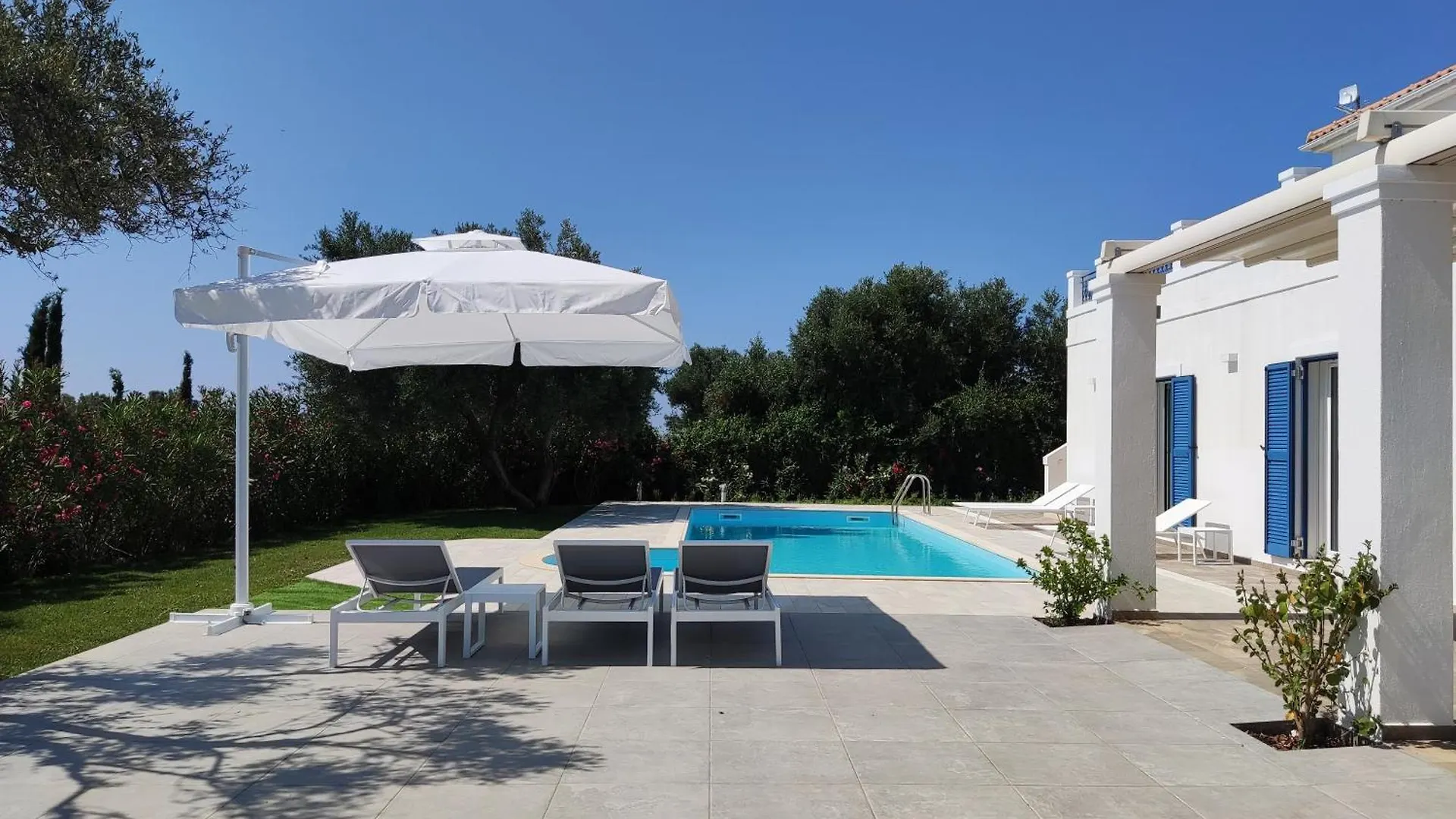 Villa Laura - Serene Escape With A Private Pool 스파르티아