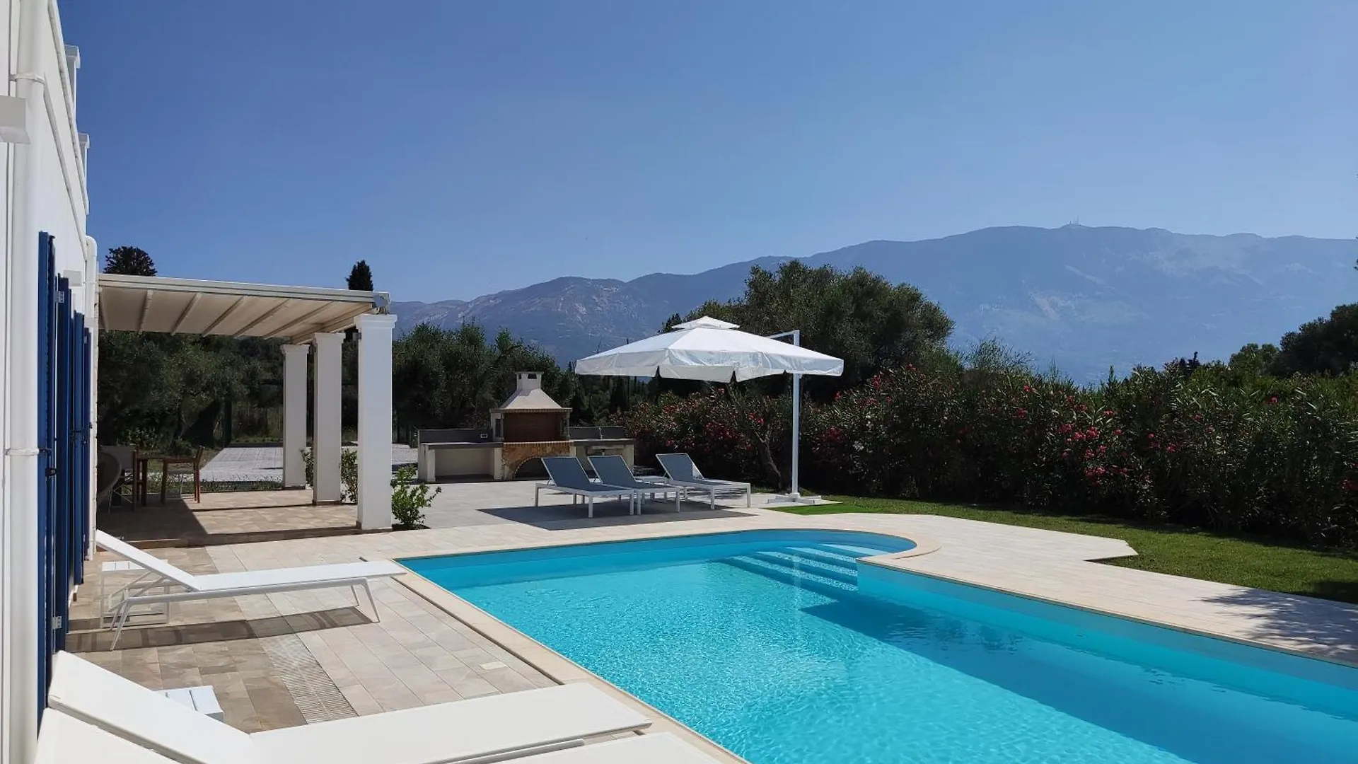 Villa Laura - Serene Escape With A Private Pool 스파르티아 0*,  그리스